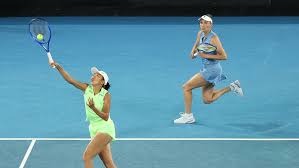 22分16篮板6助攻！克莱布-威尔逊奉献精彩表现+炸裂暴扣