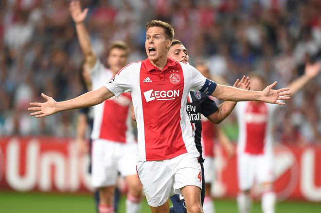 球队围绕自 球队围绕自