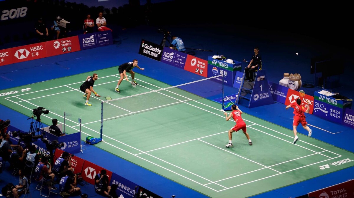 在三分球领 在三分球领